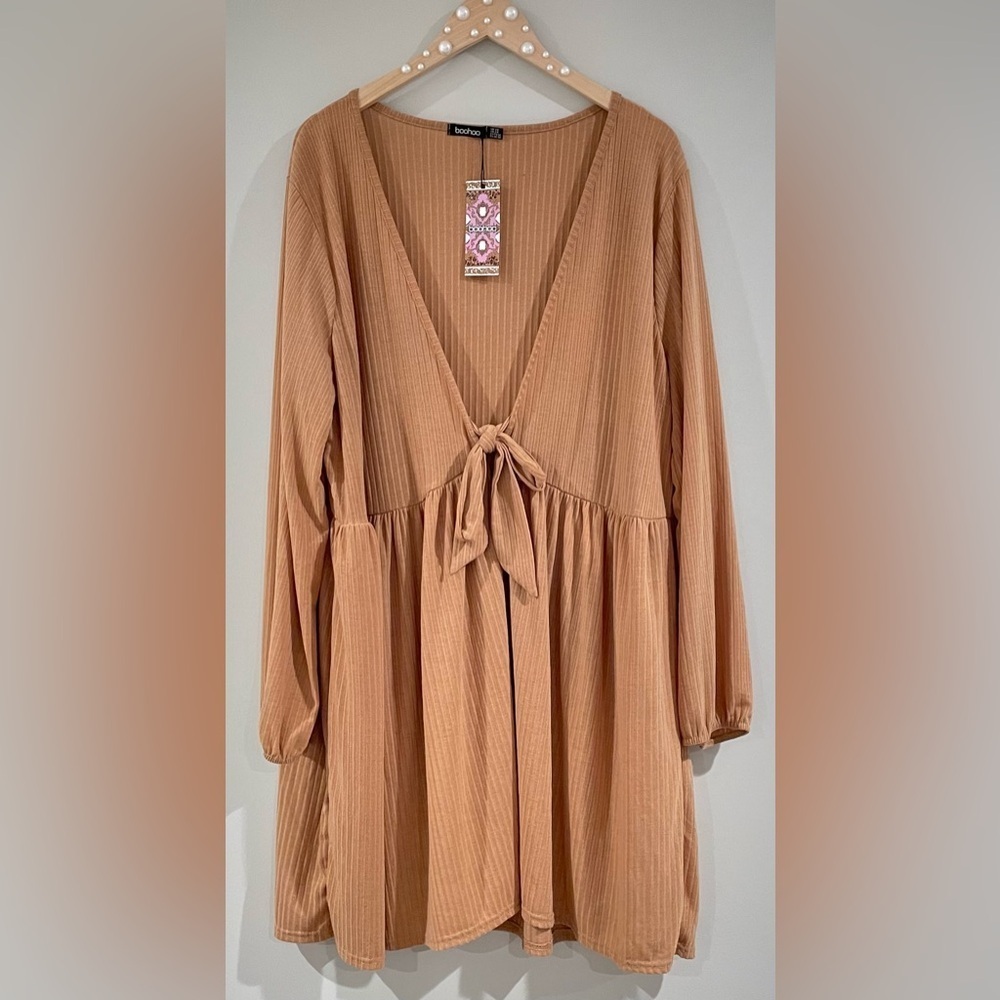 NWT Boohoo Tie-Front Ribbed Long Sleeve Smock Dress - Tan/Beige, Size 24W - Picture 2 of 4